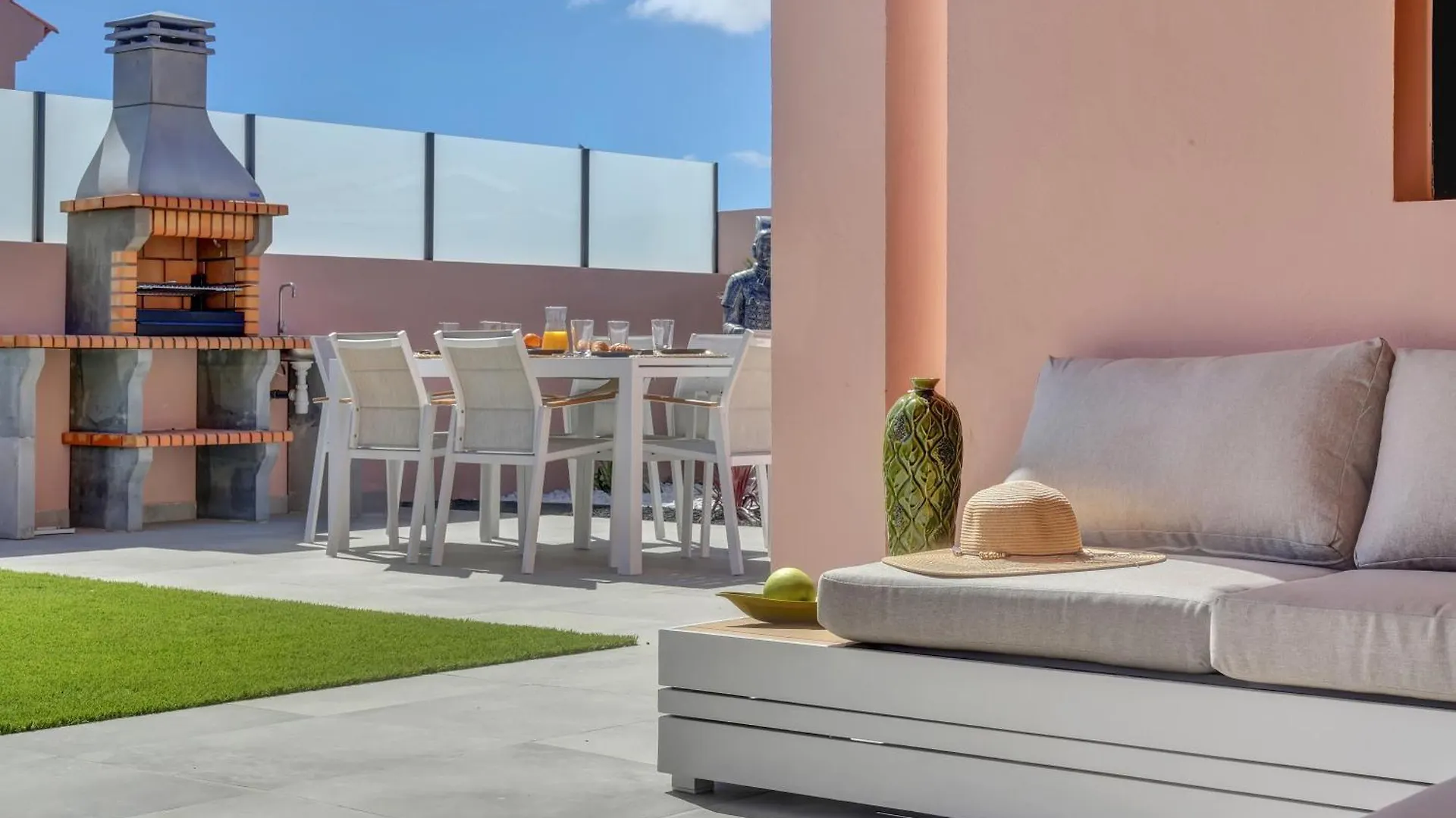 Golden Dunes Villa Picasso Madrid 0*, Costa De Antigua
