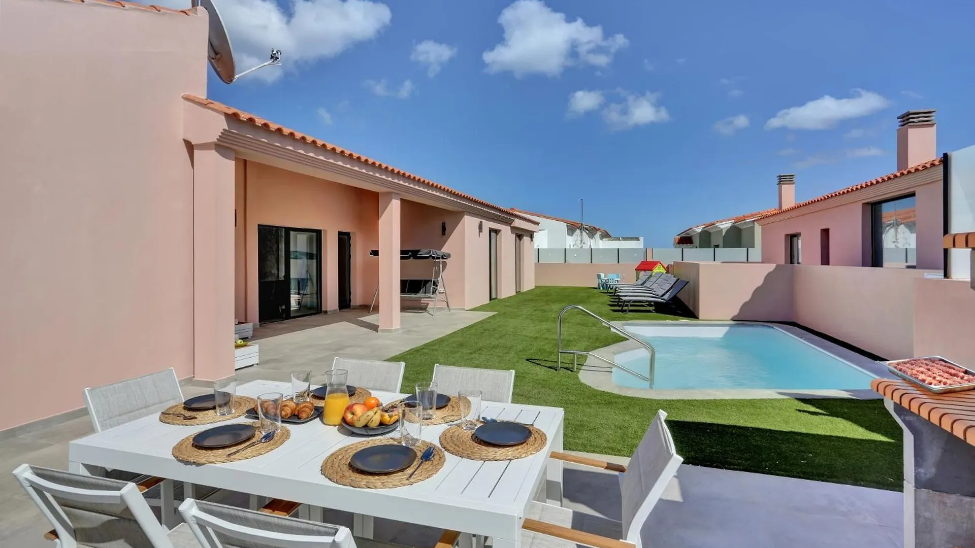 Golden Dunes Villa Picasso Madrid