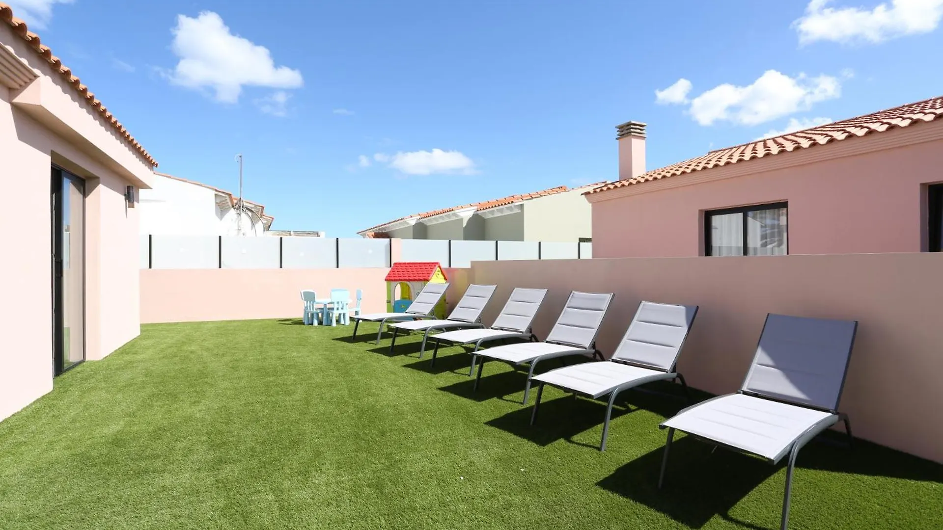 Golden Dunes Villa Picasso Madrid 0*, Costa De Antigua Spain