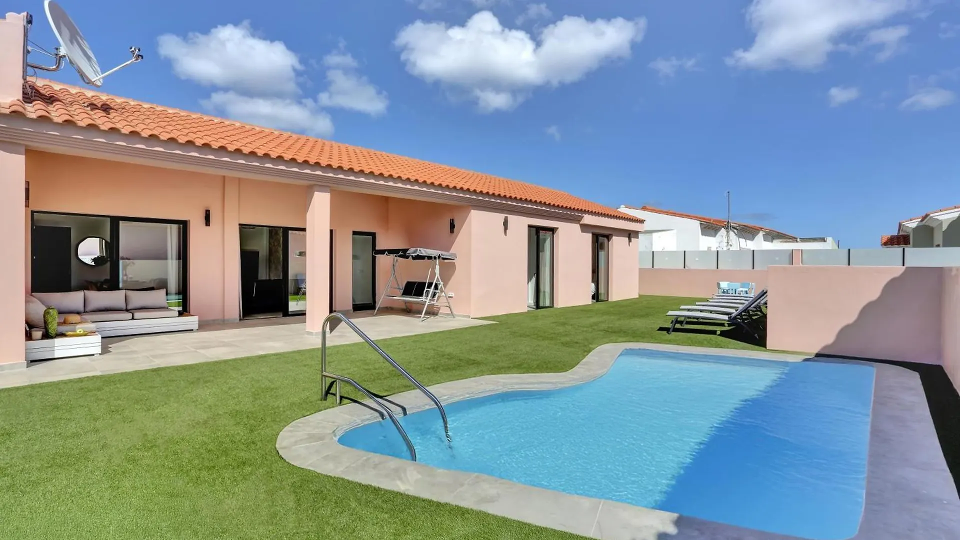 Golden Dunes Villa Picasso Madrid  Costa De Antigua
