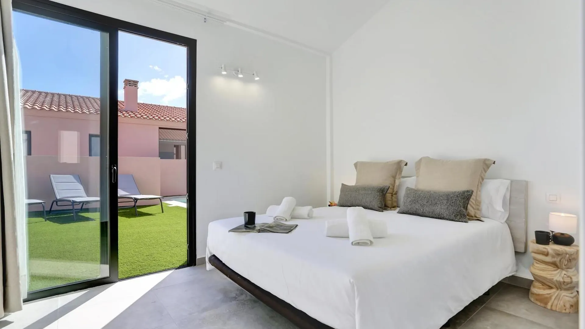 Golden Dunes Villa Picasso Madrid 0*, Costa De Antigua Spain