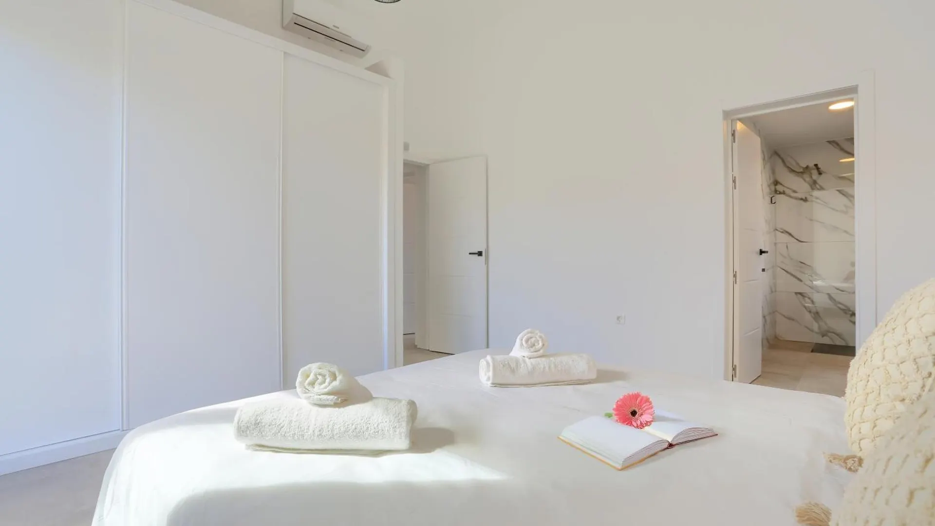 Golden Dunes Villa Picasso Madrid